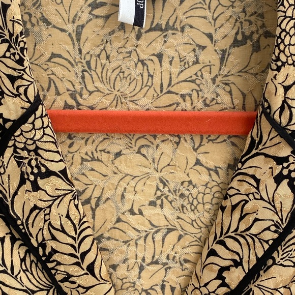 Top Shop NWOT Size US 4 Long Sleeve Blouse with gold & black floral print button - Picture 4 of 12
